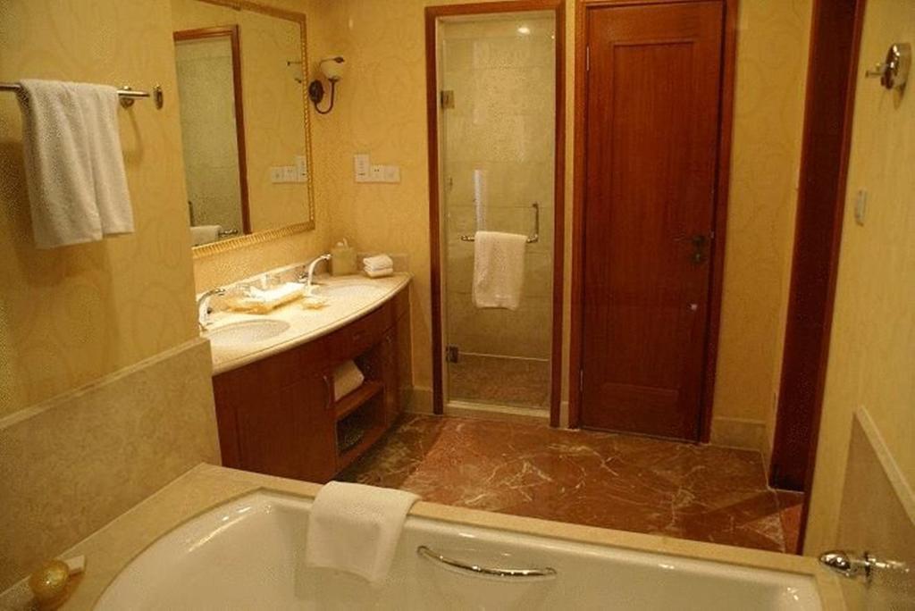 New Century Grand Hotel كايفنغ المظهر الخارجي الصورة